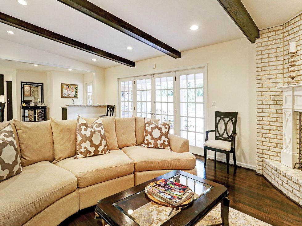 9 On the Market 5688 Green Tree Road December 2014