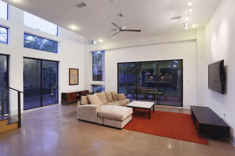 9 On the Market 734 E. 8th St. Houston Heights March 2015