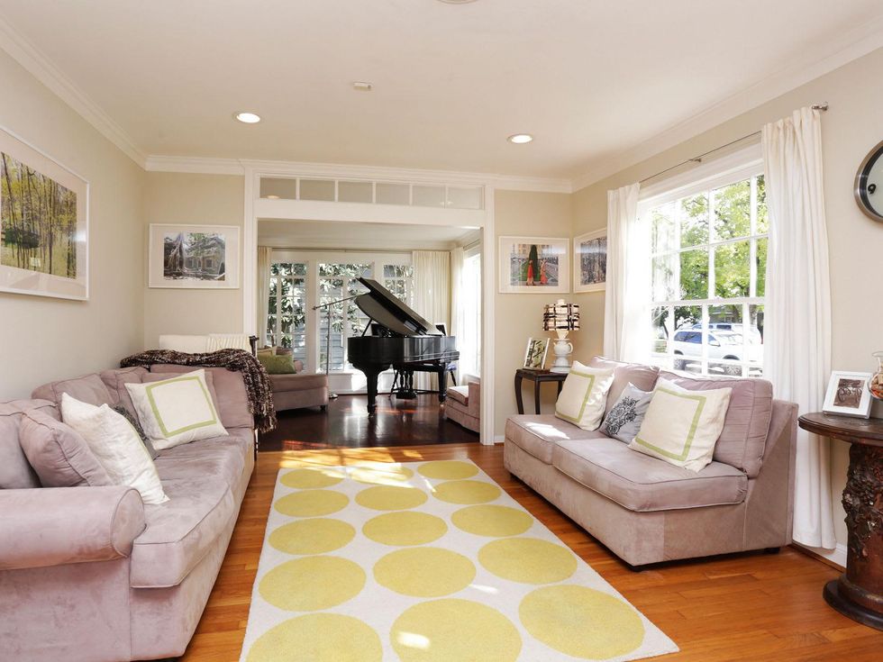 9 On the Market 811 Le Green St. December 2013