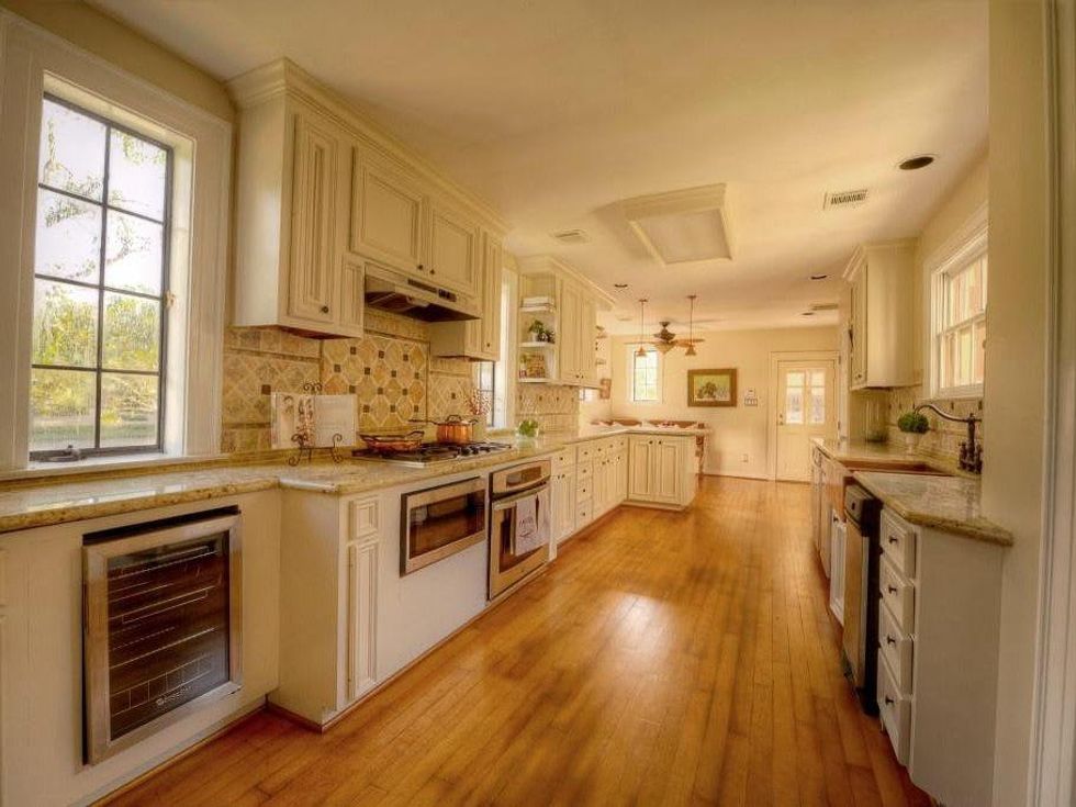 9 On the Market Hobby Manor at 2115 Glen Haven Blvd. October 2013 kitchen