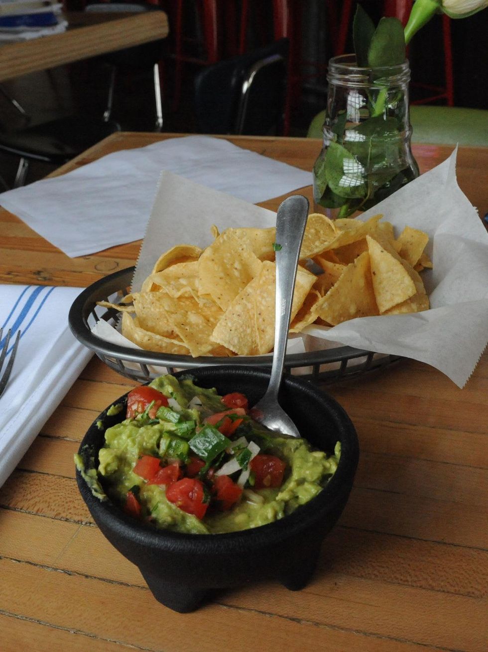 9 Red Ox Bar & Grill May 2014 guacamole and chips