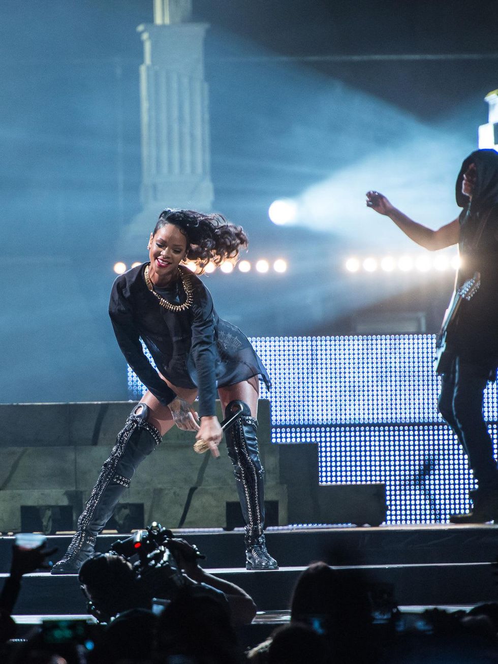 9 Rihanna in concert Houston November 2013