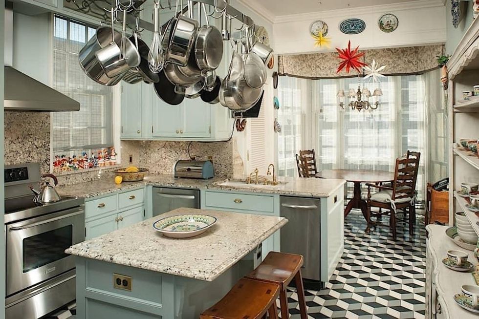 901 Kirby Dr. March 2016, kitchen