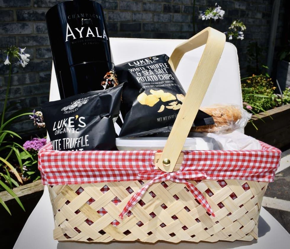 a'Bouzy Memorial Day picnic basket