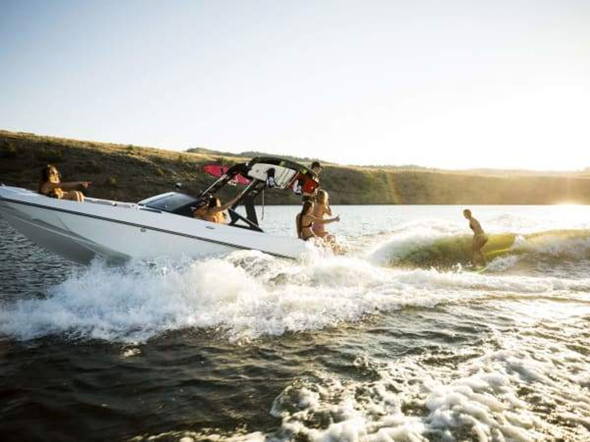 A group of freinds enjoying a day at the lake