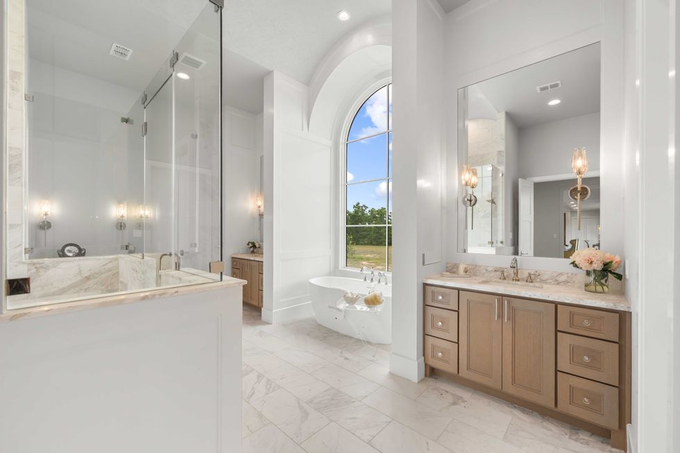 A spa bathroom of 4233 Two Gun Way
