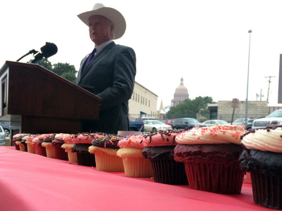 Agriculture Commissioner Sid Miller cupcakes