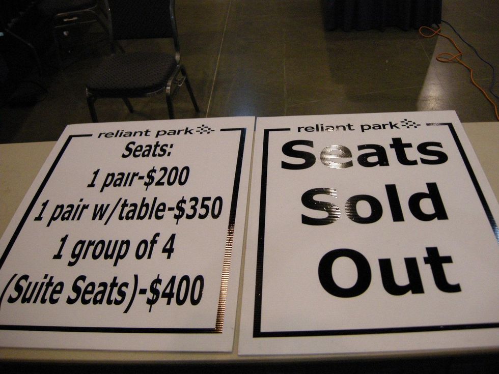 Alamodome auction and sale preview November 2013 seats sold out