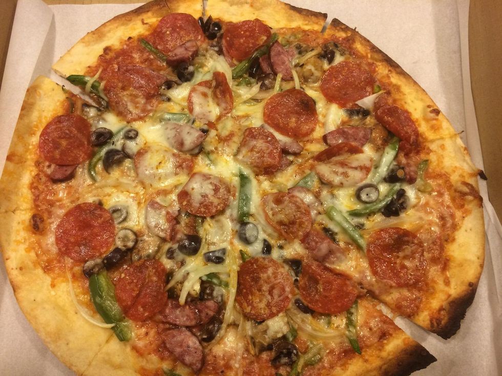 Alli's Pizzaria Heights pizza