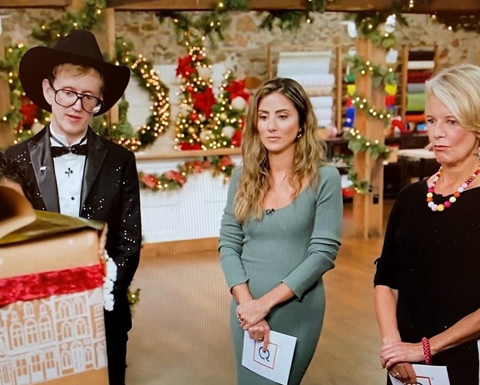 Alton DuLaney The Ultimate Gift Wrapping Challenge