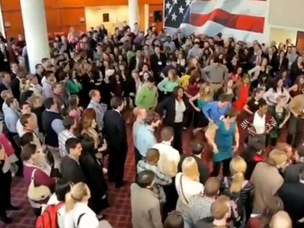 AM, flash mob, dancing