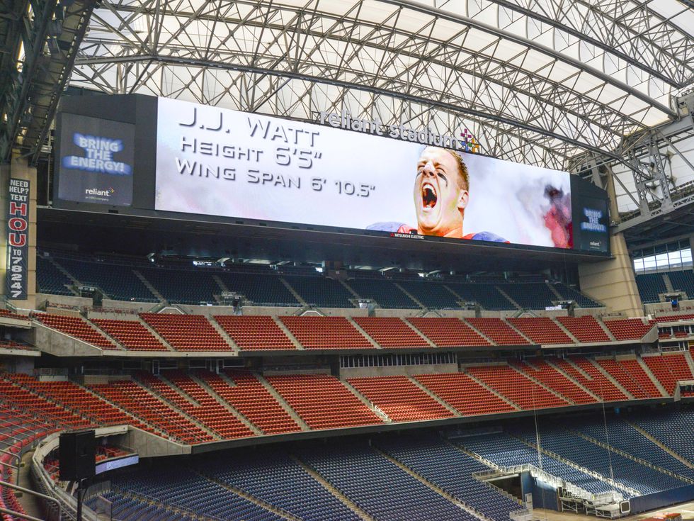 Houston Texans' new HD scoreboard is even wider than the Cowboys'