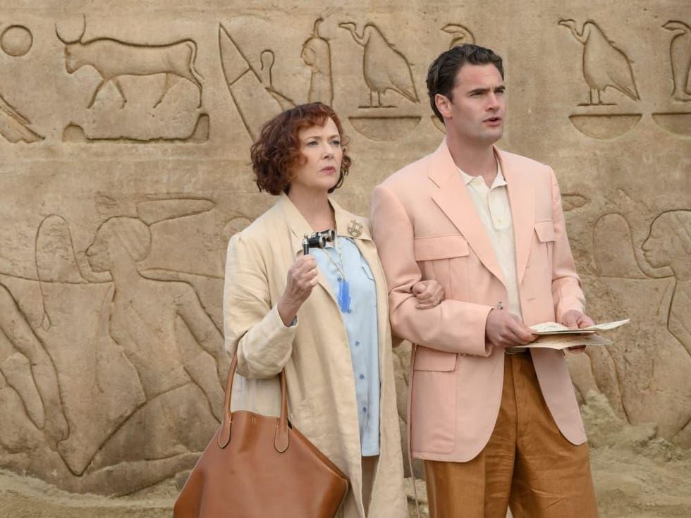 Annette Bening and Tom Bateman in Death on the Nile