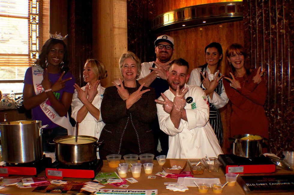 Annise Parker, Gracie Cavnar and chefs at Recipe 4 Success VegOut 30 Day Challenge