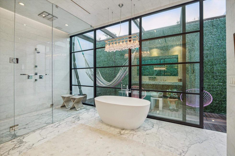 Another view of the master bath of 1529 Indiana Street