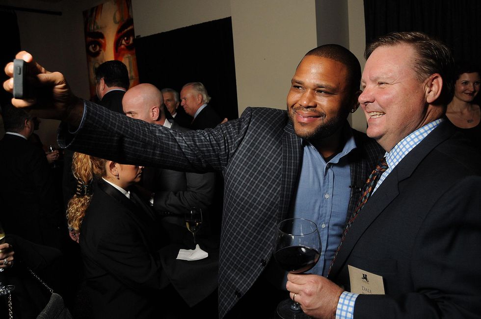 Anthony Anderson, left, and Dale Busic take a selfie at the Johnny Mac Soldiers Fund Inaugural Houston Gala April 2015