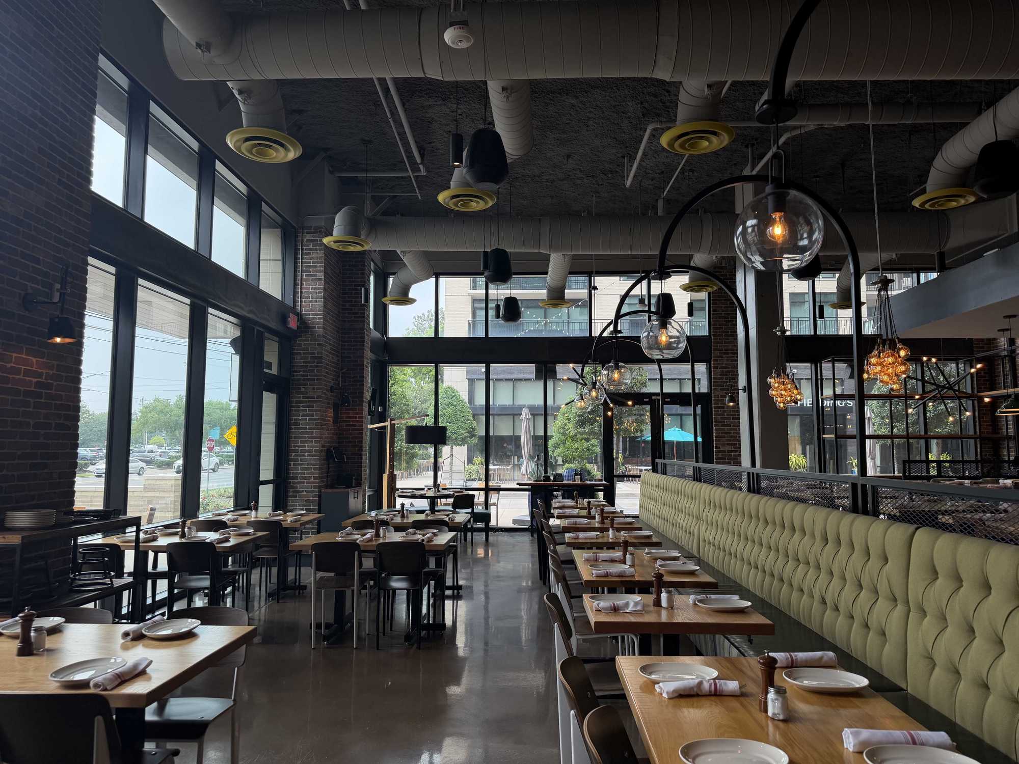 Anthony's New York Italian interior