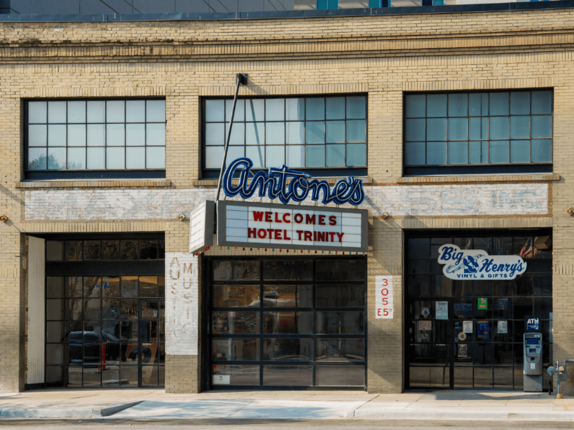 Antone's, Hotel Trinity