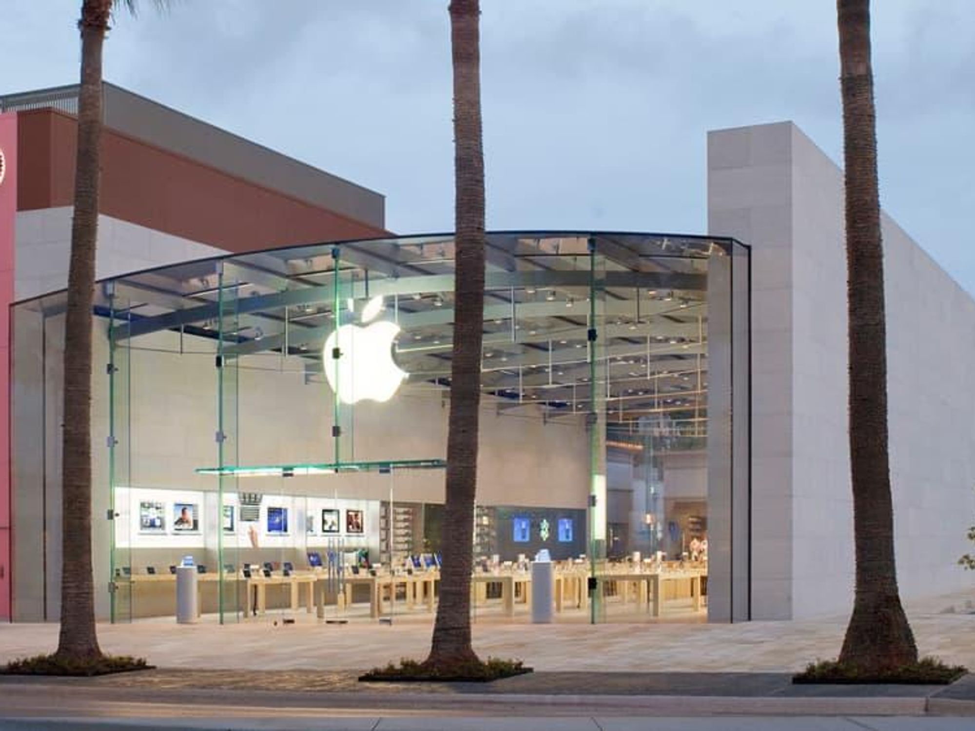 The Galleria - Apple Store - Apple