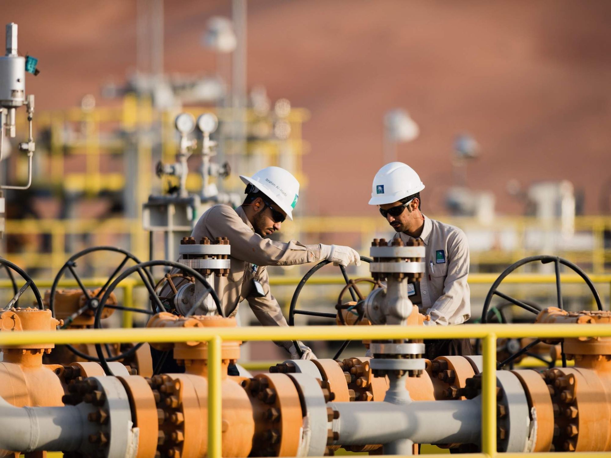Aramco refinery workers