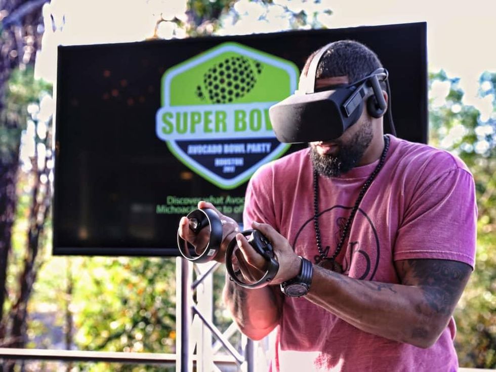 Arian Foster play virtual reality game at Avocado Bowl