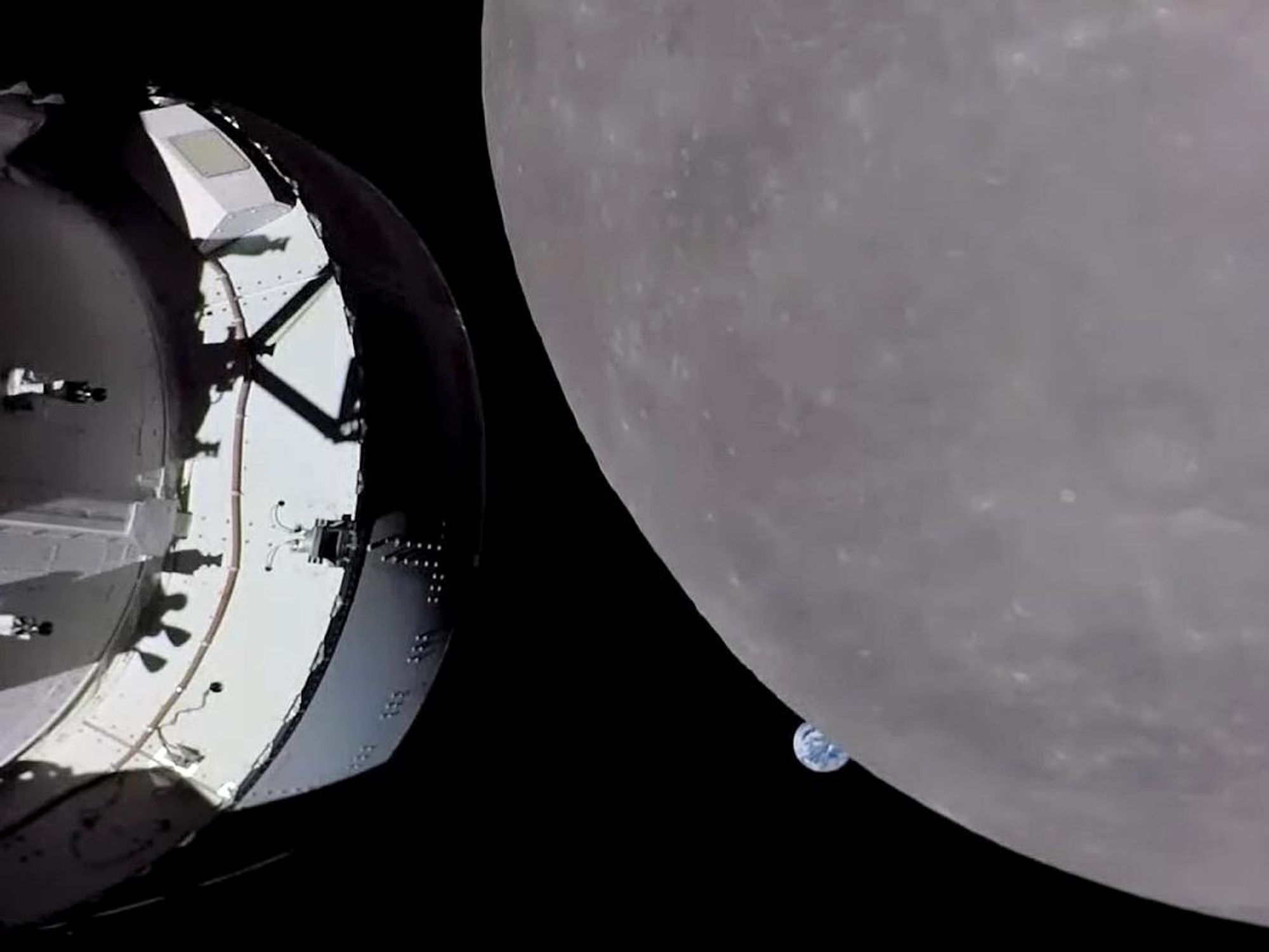 Artemis 1 Orion moon pass Earth