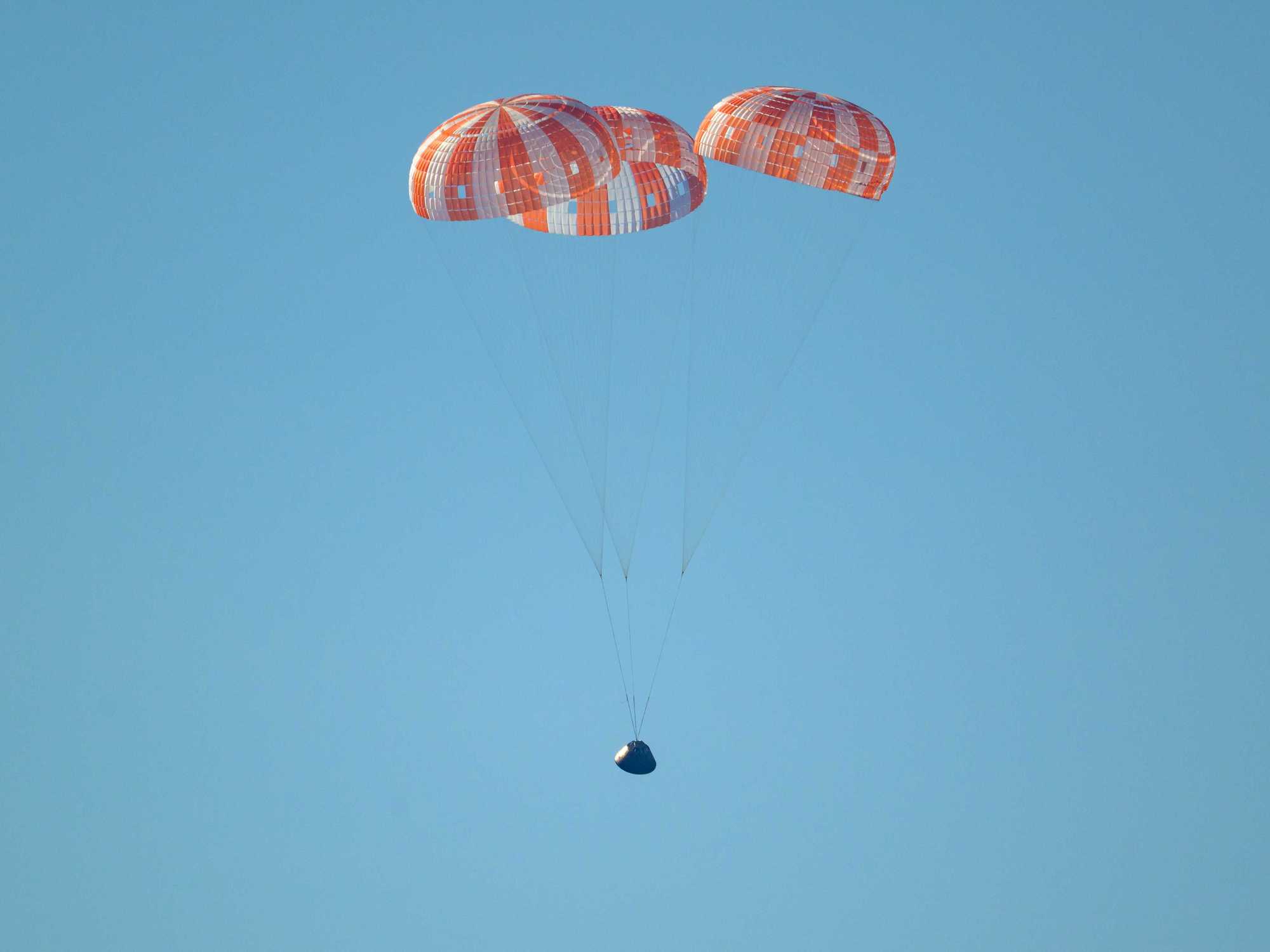 Artemis II spaceship splashdown