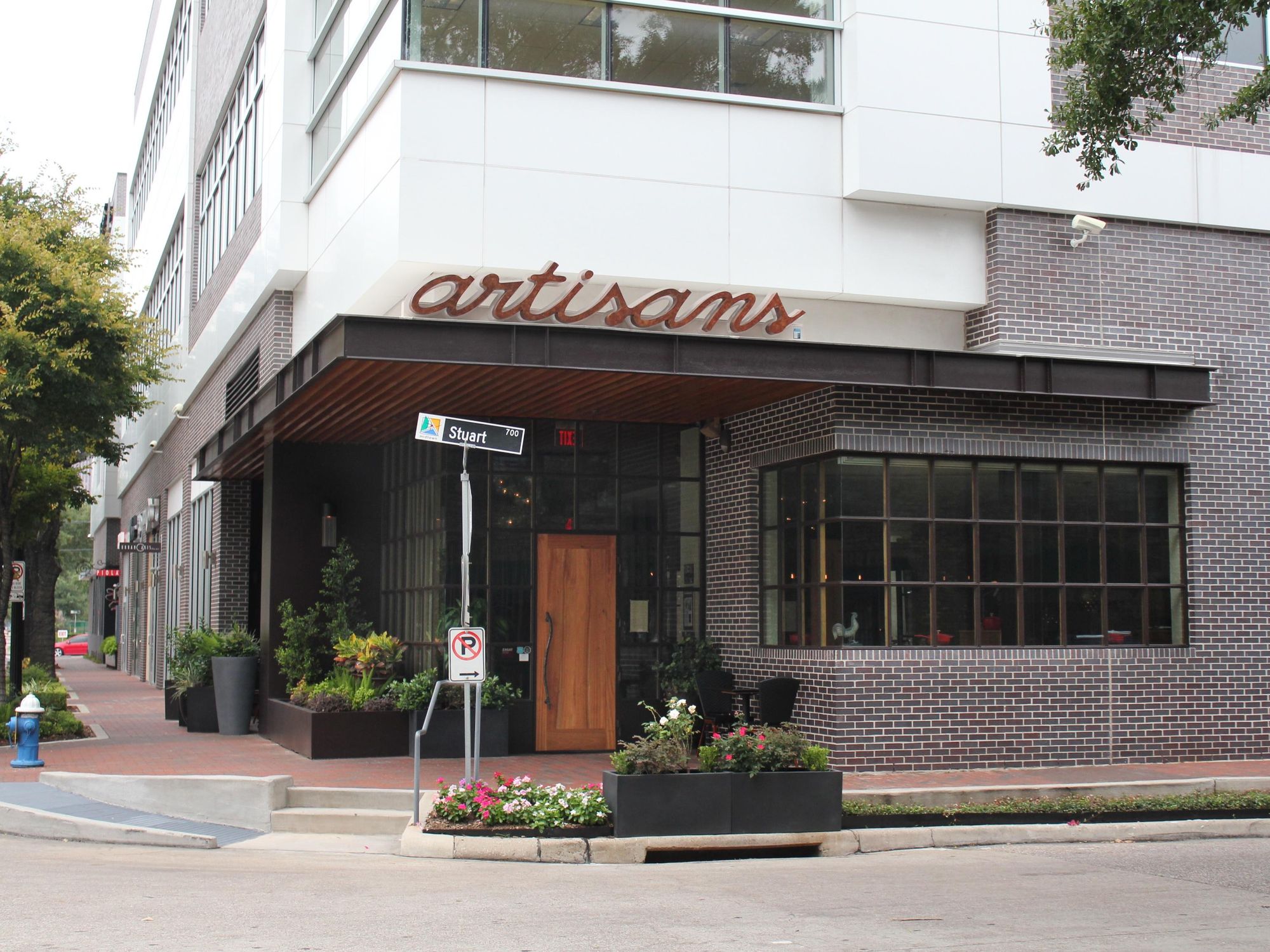 Artisans restaurant Midtown exterior