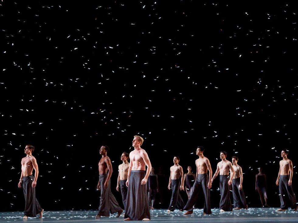 Artists of the Houston Ballet in Edwaard Liang's Murmuration