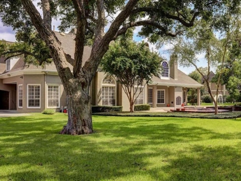 Astros $100 million man Carlos Lee sells Sugar Land mansion November 2014 back yard