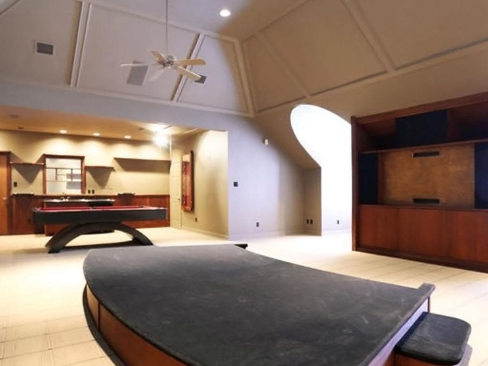 Astros $100 million man Carlos Lee sells Sugar Land mansion November 2014 gameroom