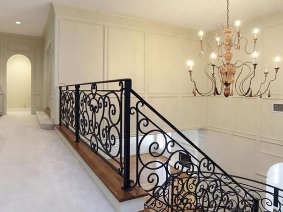 Astros $100 million man Carlos Lee sells Sugar Land mansion November 2014 second floor landing