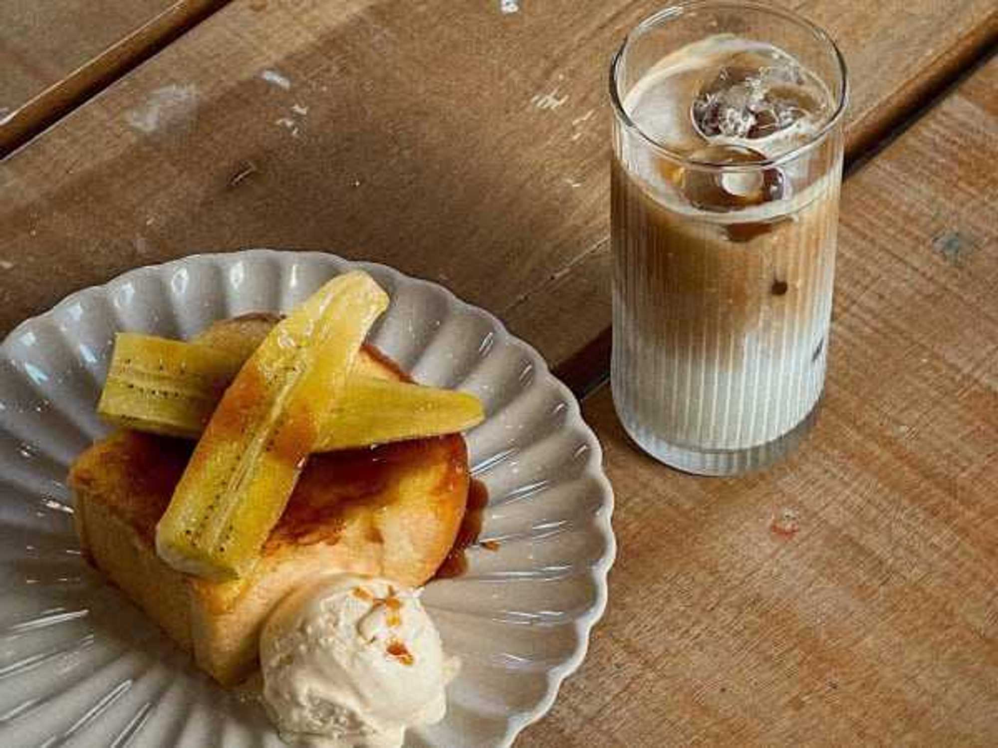 Banana dessert and latte