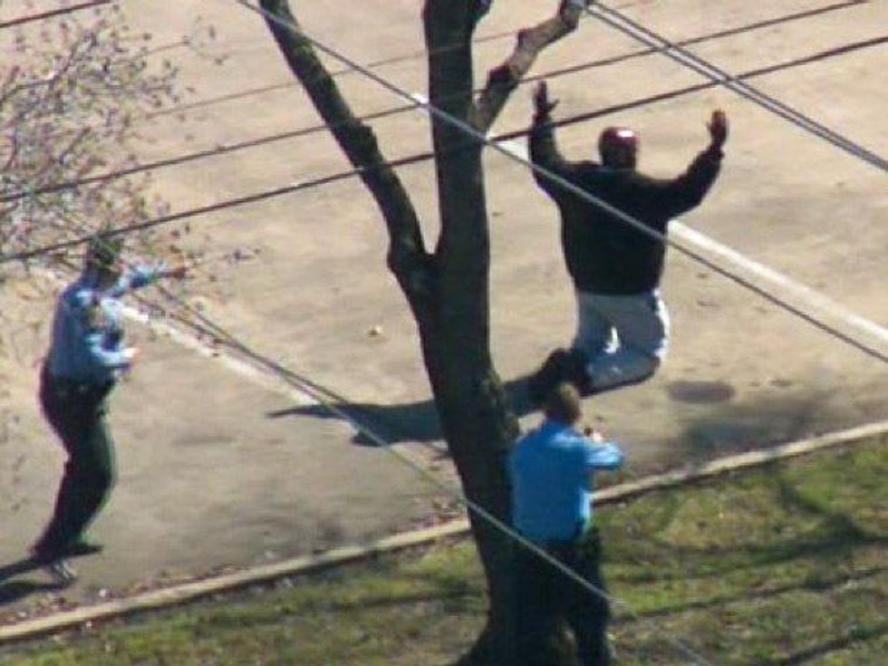 bank robbery suspect, mini-van, car chase, January 2013