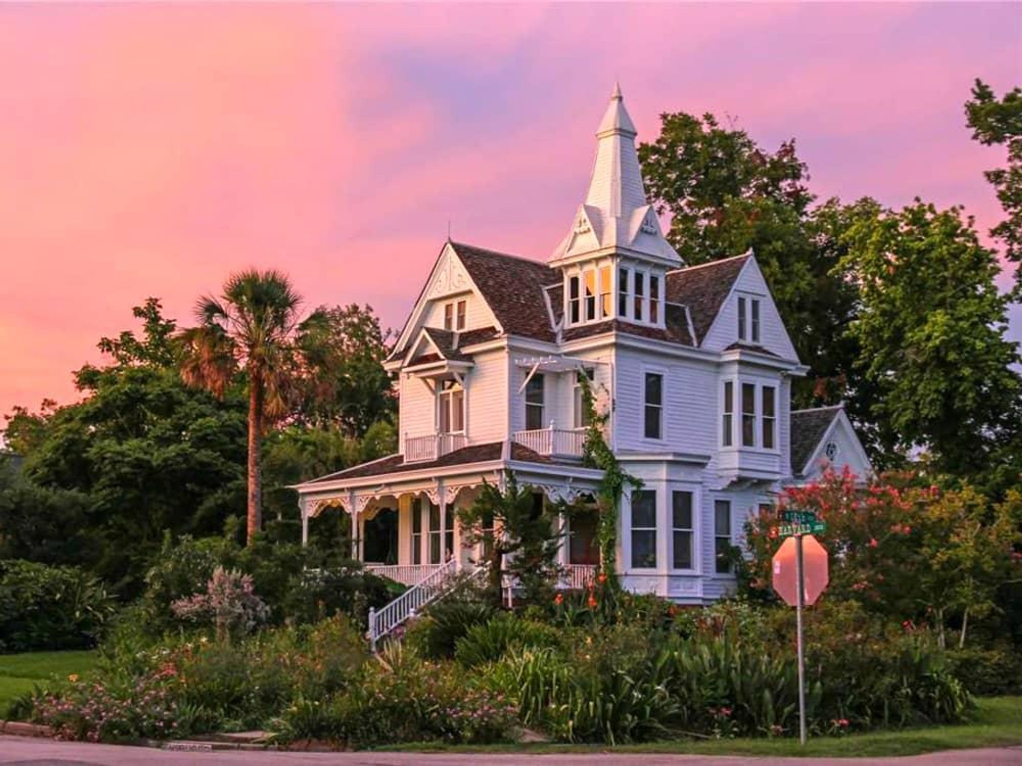Bart Truxillo Heights Victorian mansion 1802 Harvard