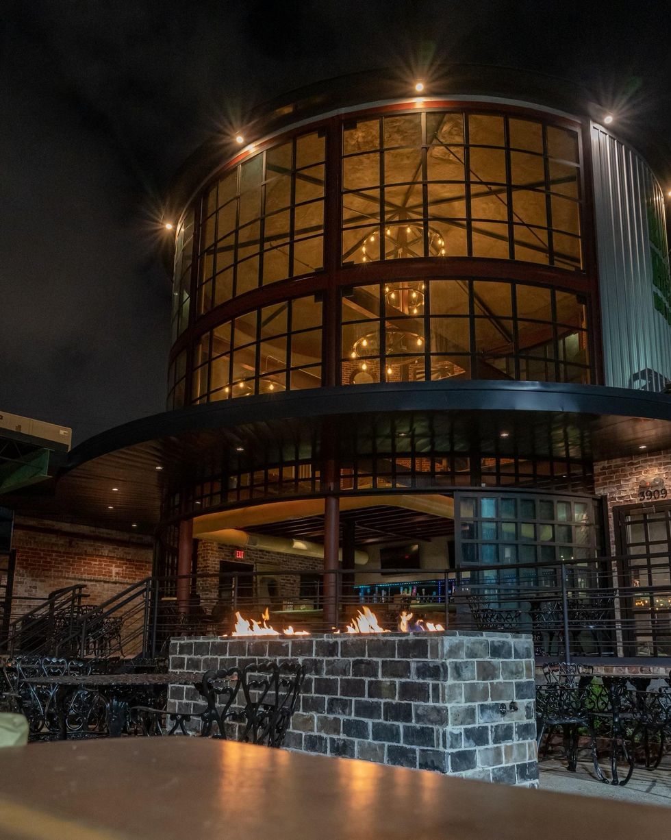 Bayou Heights Bier Garten silo