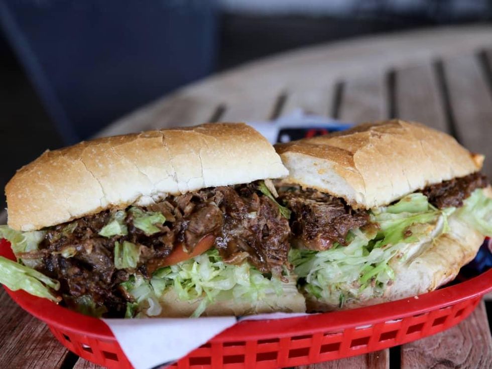 BB's Cafe roast beef po boy