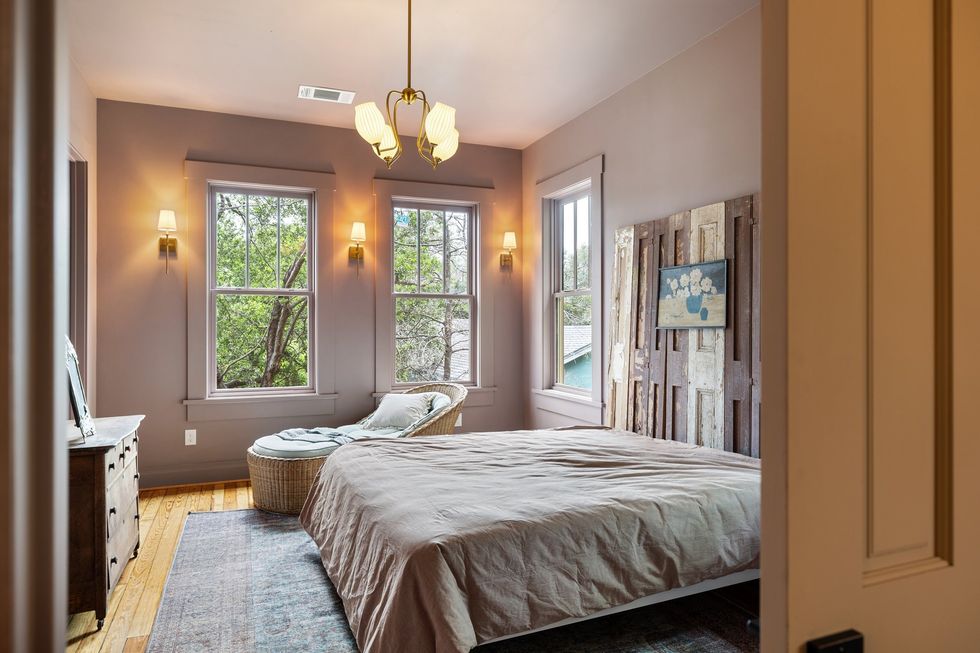 Bedroom in 814 Omar Street