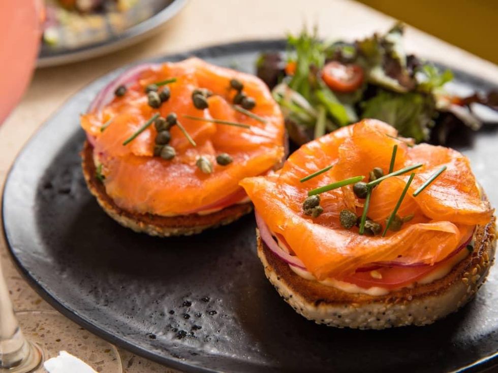 Benjy's brunch salmon bagel
