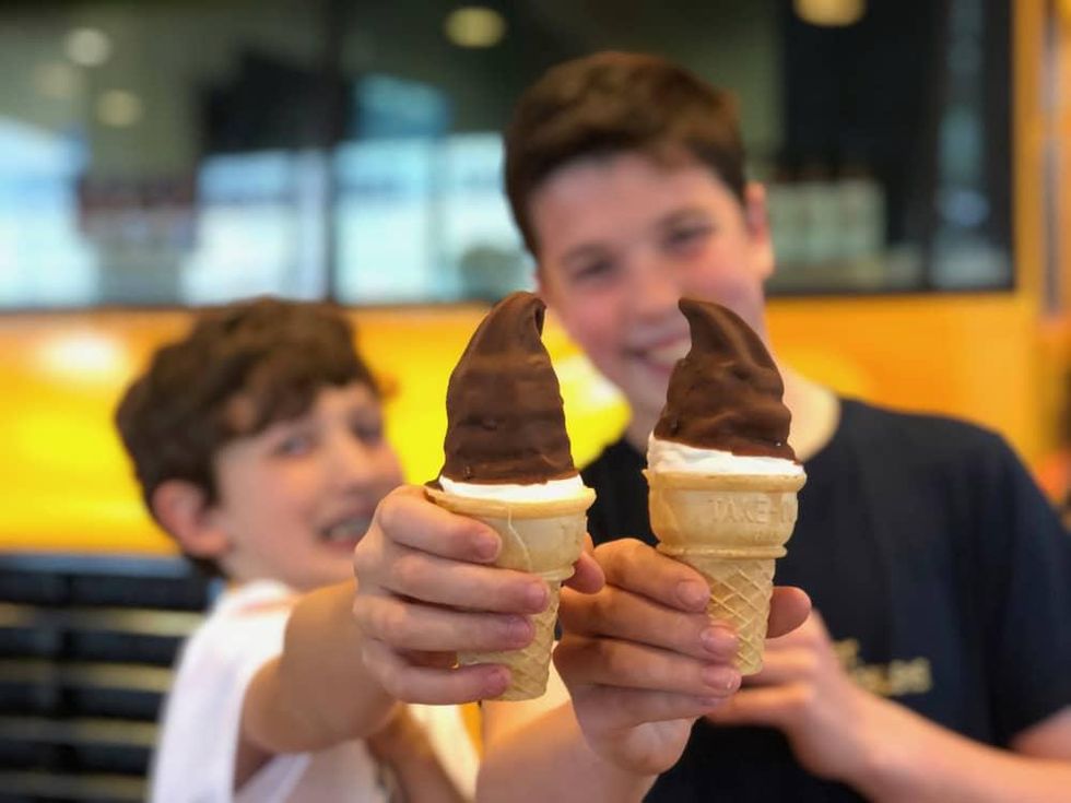 Bernie's Burger Bus Missouri City dipped ice cream cones