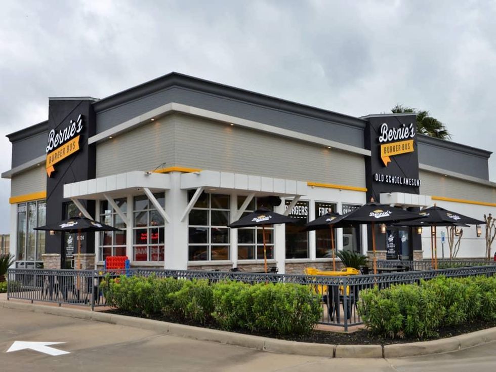 Bernie's Burger Bus Missouri City exterior