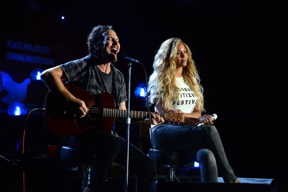 Beyonce and Eddie Vedder at 2015 Global Citizen Festival