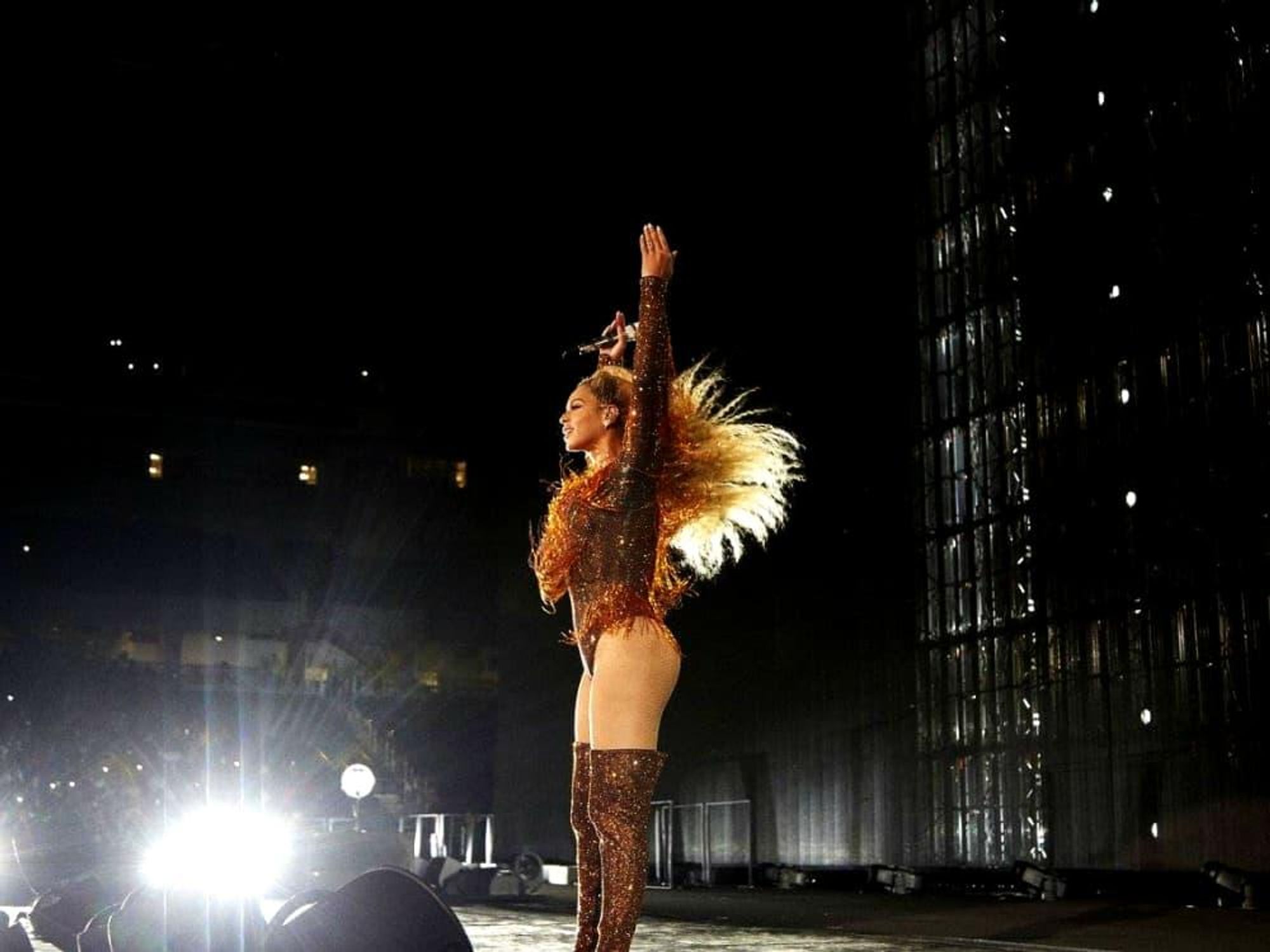 Beyonce concert pose