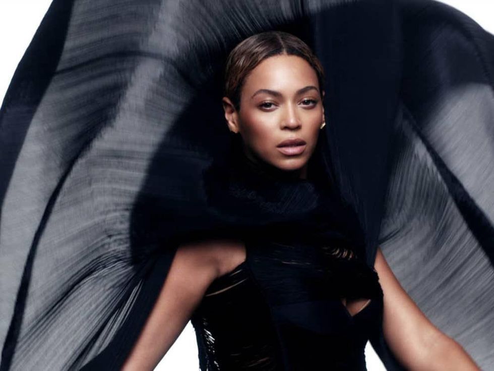 Beyonce The Visual Album iTunes Ghost December 2013