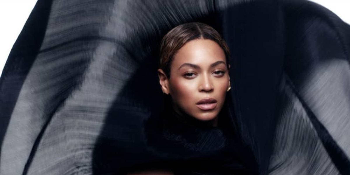 Beyoncé's new album, Conan in LA and Mae Whitman gives Her a thumbs up ...
