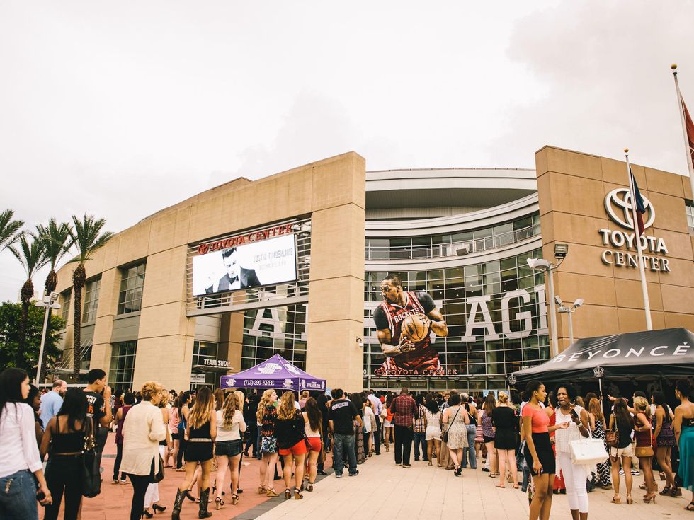 Beyonce Toyota Center outside