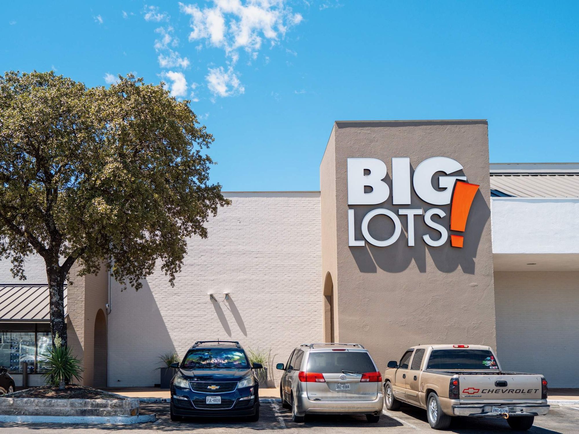 Big Lots store exterior