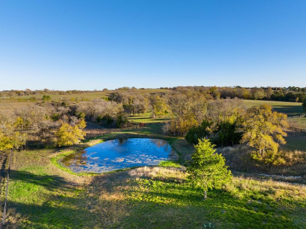 Big Chappell Hill ranch with rolling hills and sweeping vistas steps