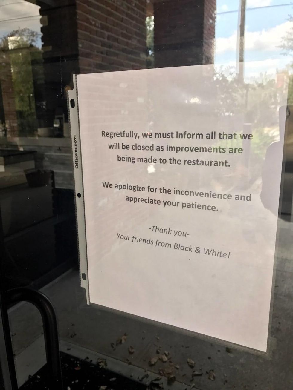 Black & White closed sign