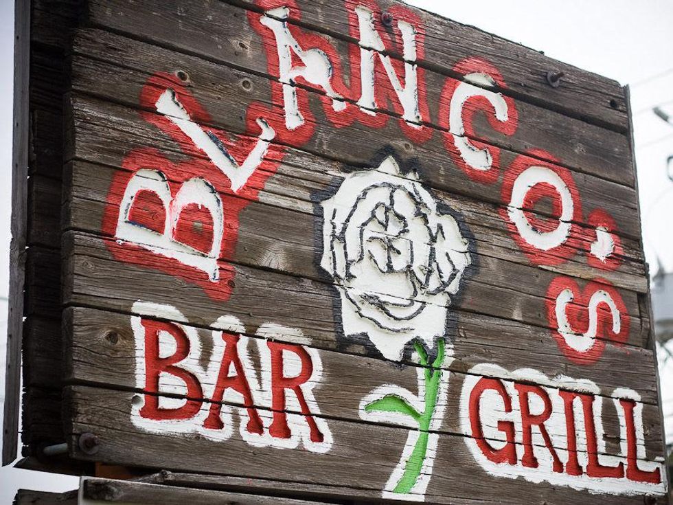 Blanco's Bar & Grill, sign